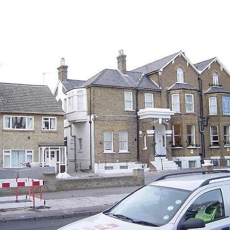 Channins Hounslow Hotel Exterior photo