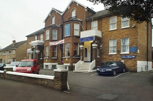 Channins Hounslow Hotel Exterior photo